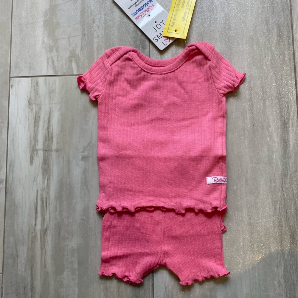 NWT RuffleButts Rose Pink Snuggly Ruffles Shorts Pajama Outfit Set girls 0-3M